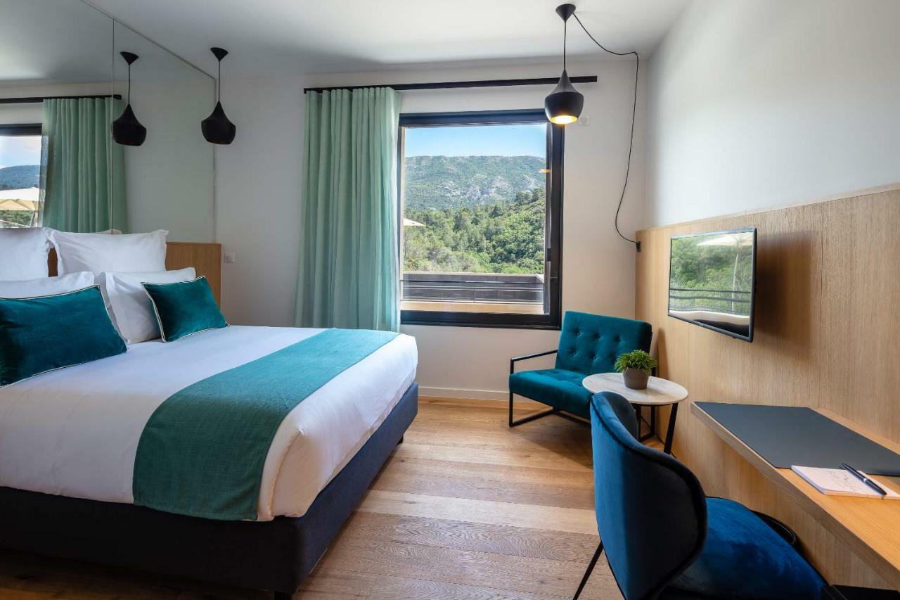 Hotel Sainte Victoire Vauvenargues Екстериор снимка
